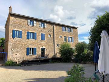 Gîte pour 12 personnes, avec balcon ainsi que piscine et jardin dans Saône-et-Loire