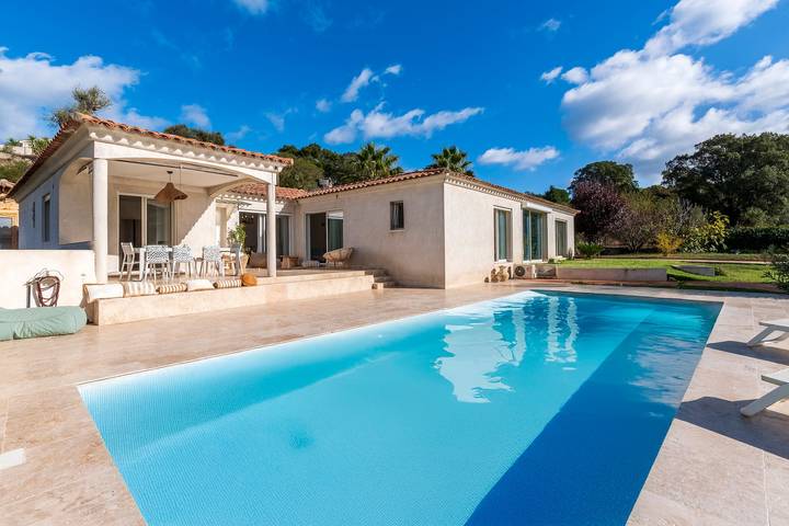 Maison de vacances pour 11 personnes, avec terrasse ainsi que jardin et piscine à Afa