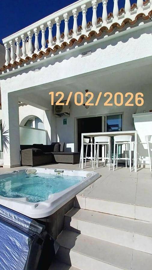 Chalet para 6 personas, con jacuzzi además de piscina y balcón en Alt Empordà