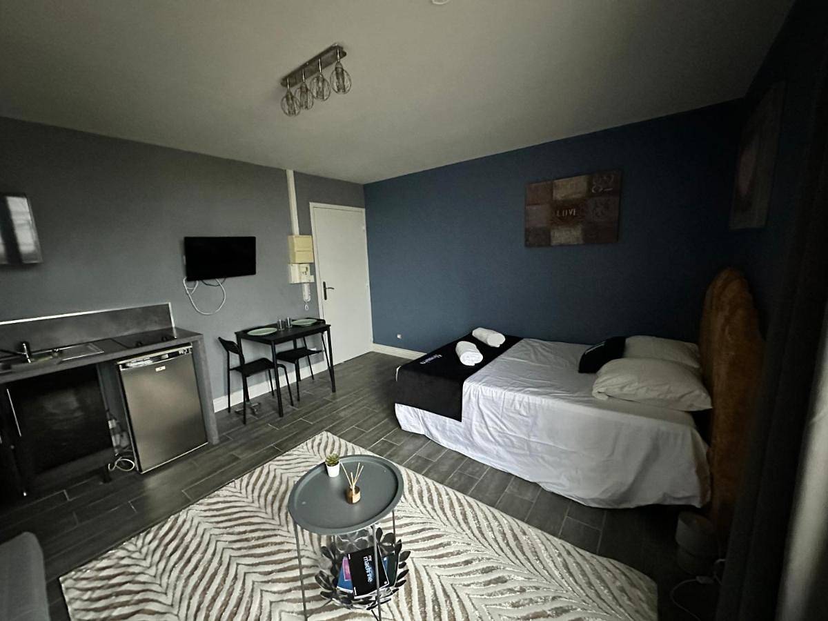Appartement entier, One-Bedroom Apartment in Nazelles-Négron, Région de Tours