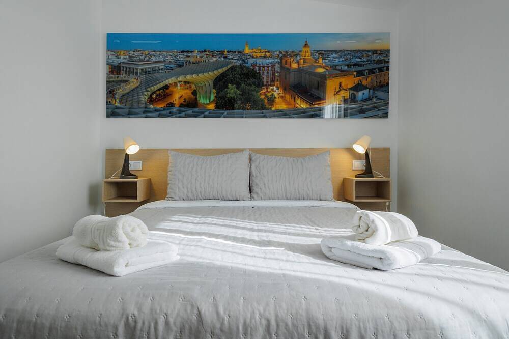 Country House 'Villa Con Piscina Cerca De Sevilla' with Private Pool, Wi-Fi and Air Conditioning in Hacienda de Tarazona, La Rinconada