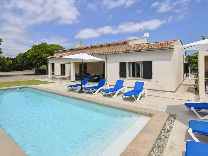 Finca für 8 Personen, mit Terrasse und Garten sowie Pool in Cala Mendia