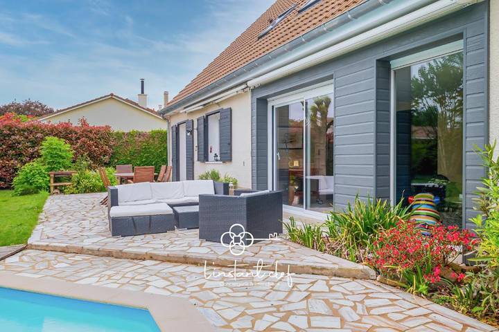 Location de vacances pour 8 personnes, avec jardin ainsi que vue et piscine à Saint-Pavace - 4