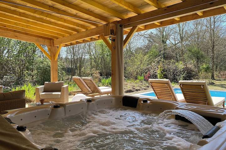 Gîte pour 5 personnes, avec jacuzzi et terrasse ainsi que jardin et piscine - 1