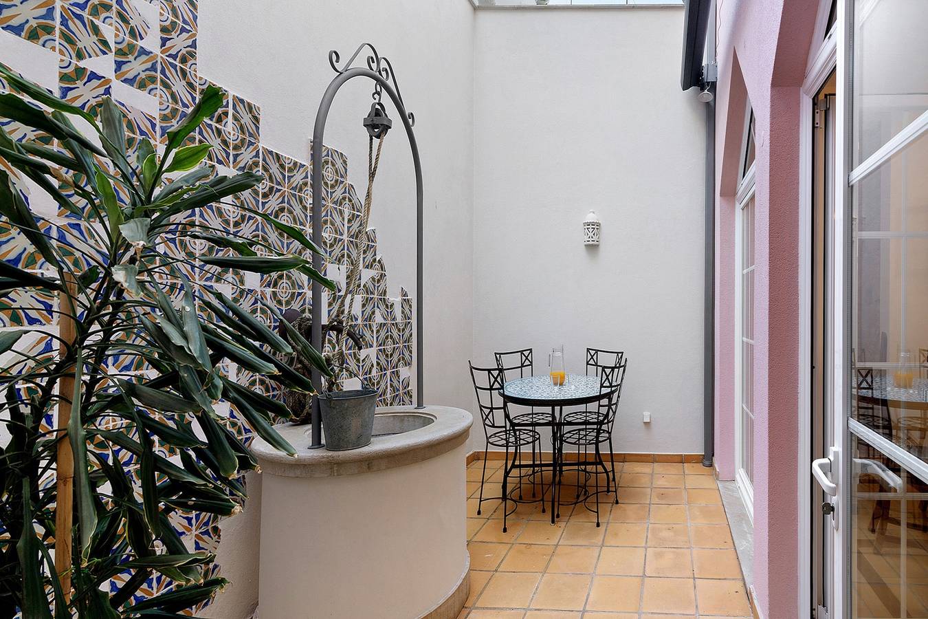 Casa do Poço: Terraza Privada, Wi-Fi y Aire Acondicionado en Faro in São Pedro, Faro (Portugal)