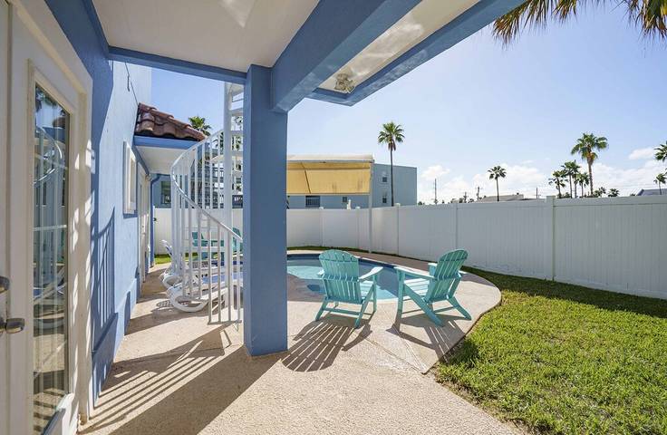 Vacation house for 14 people, with yard and balcony in Padre Island