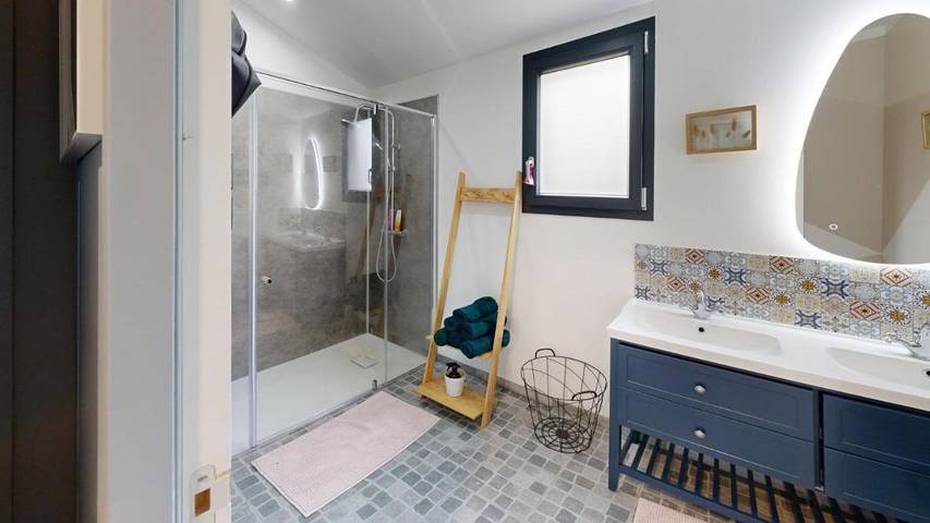 Location de vacances pour 10 personnes, avec jardin ainsi que vue et piscine à Joué-en-Charnie - 2