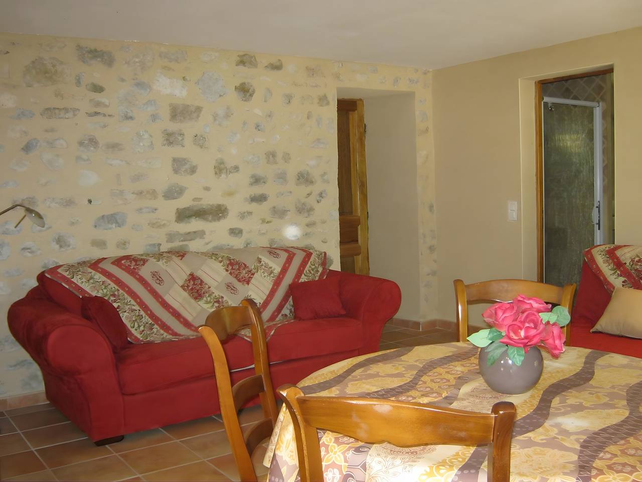 Apartamento entero, Apartamento 'Gite Du Petit Bois - Bignone' con piscina compartida, Wi-Fi y aire acondicionado in Villedieu, Vaucluse