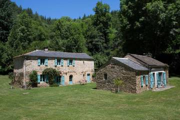 Gîte pour 9 personnes, avec jardin à Le Masnau-Massuguiès