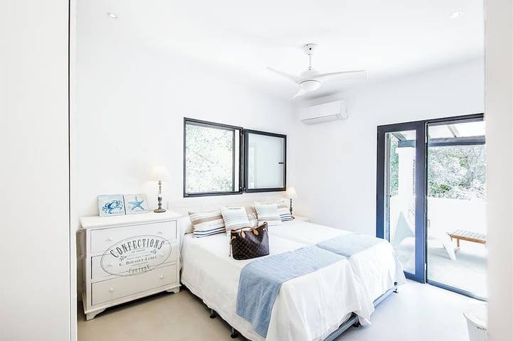 Villa 150M vom Strand entfernt in der besten Gegend von Mitjorn-Free Wifi, Klimaanlage in Es Caló, Formentera