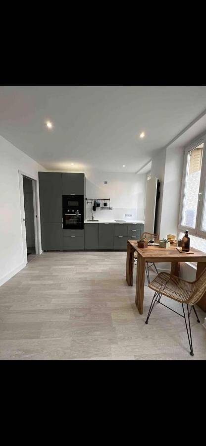 Double Room with Private Bathroom in Viroflay, Yvelines