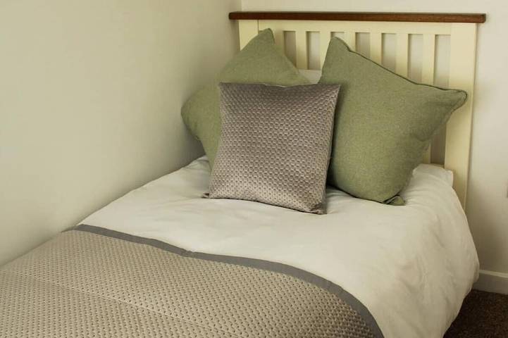 Beckleigh House King or twin beds free parking x3 in Kettering, Northamptonshire