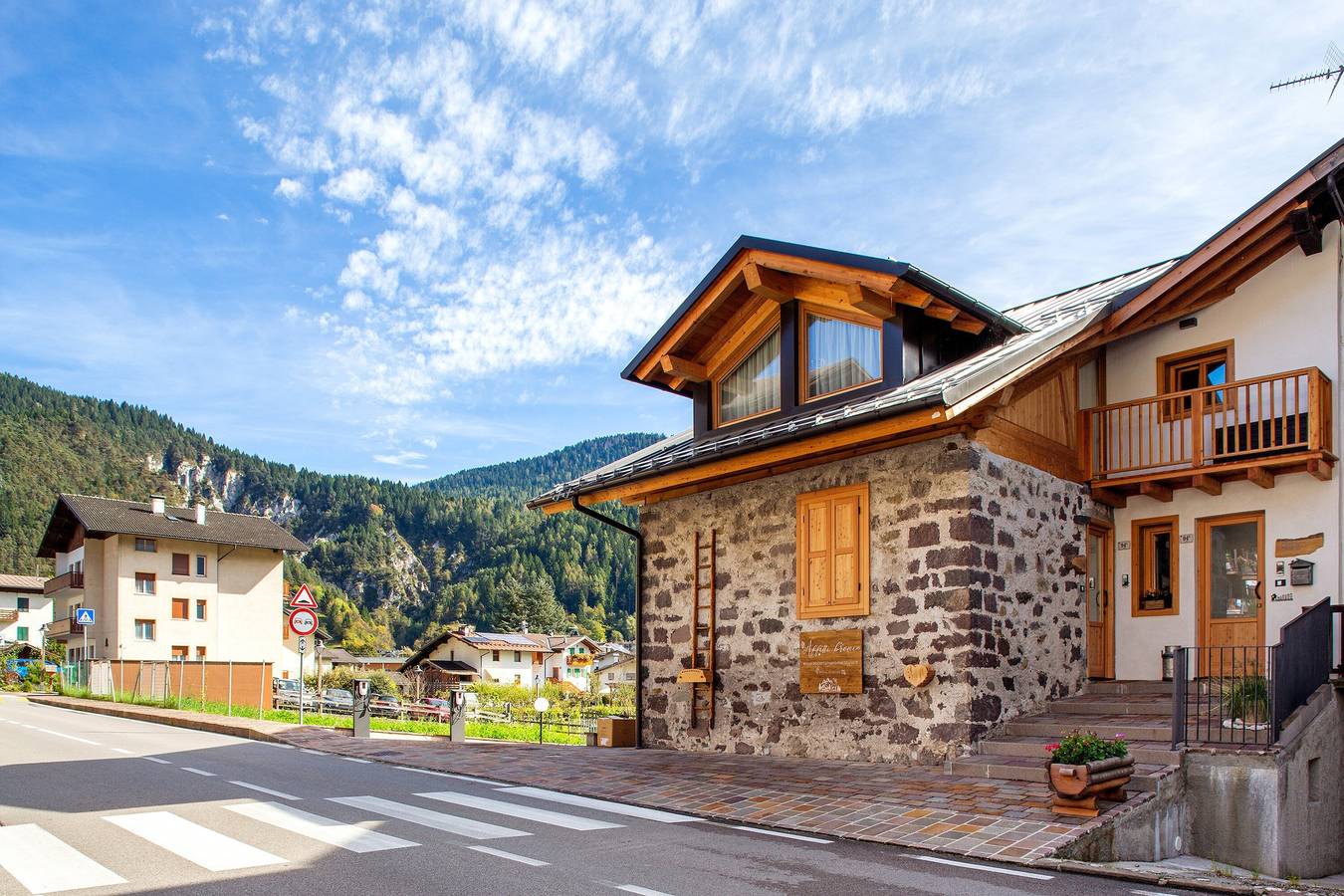Ferienhaus 'Dimora Dajana' mit Bergblick, privater Terrasse und Wlan in Mezzano, Fleimstaler Alpen