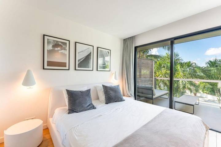 Appartement de vacances pour 6 personnes, avec jacuzzi ainsi que jardin et piscine