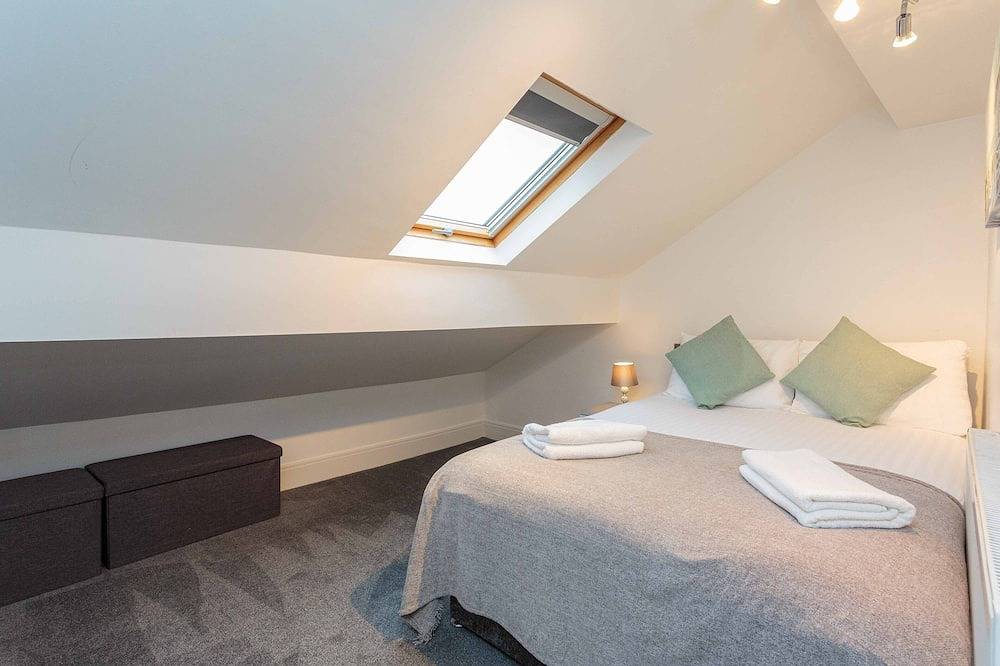 Entire apartment, Cherry Property - Apple Suite in Blackpool Pleasure Beach, North West England