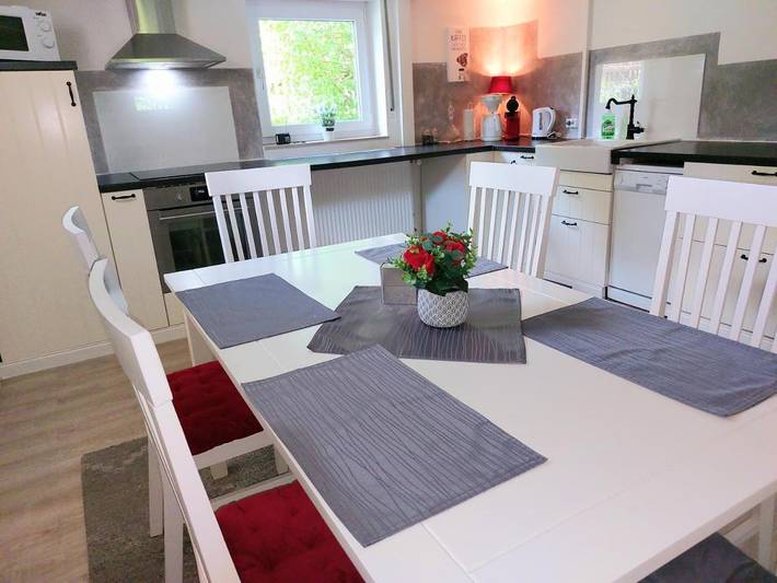 Ferienwohnung für 5 Personen, mit Terrasse und Ausblick in Treuchtlingen