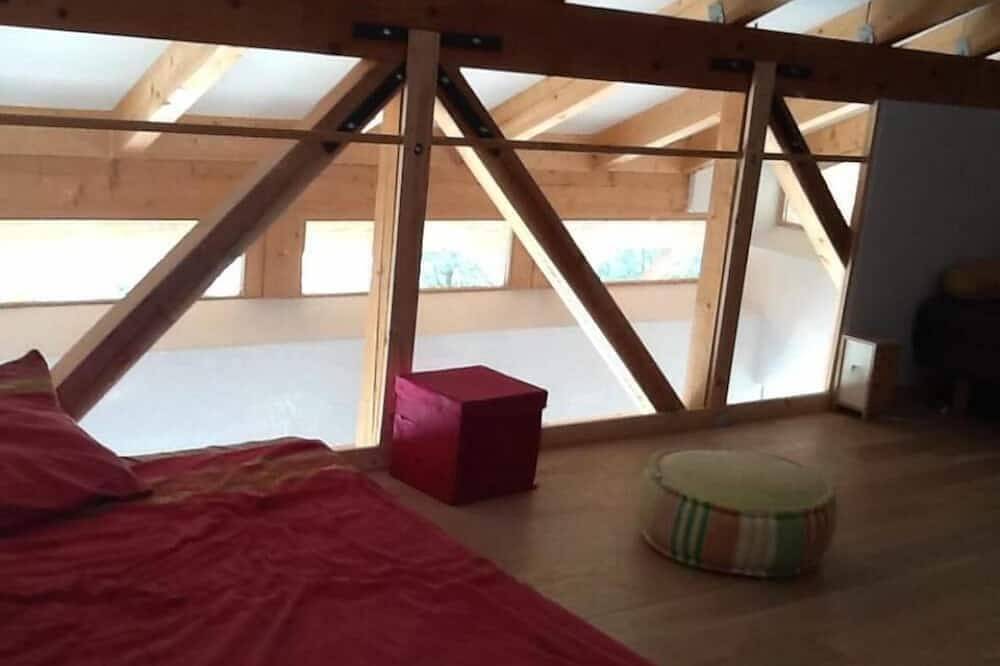 Casa bioclimática, vista excepcional y tranquila, a 1,3 km del río in Labeaume, Ardèche