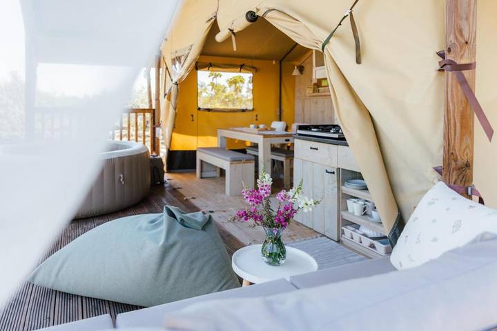 Zelt für 4 Personen, mit Ausblick und Garten, mit Haustier in Dalmatien