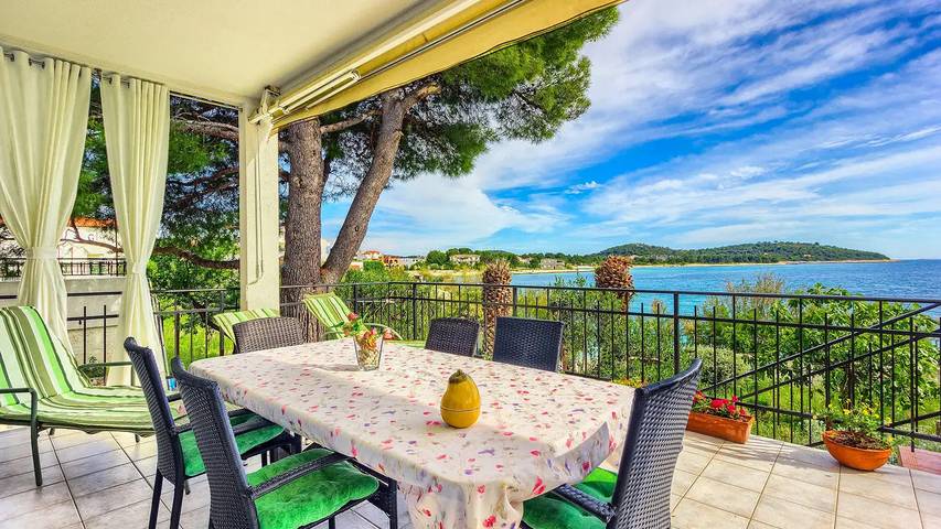 Gîte pour 6 personnes, avec terrasse, animaux acceptés à Rogoznica