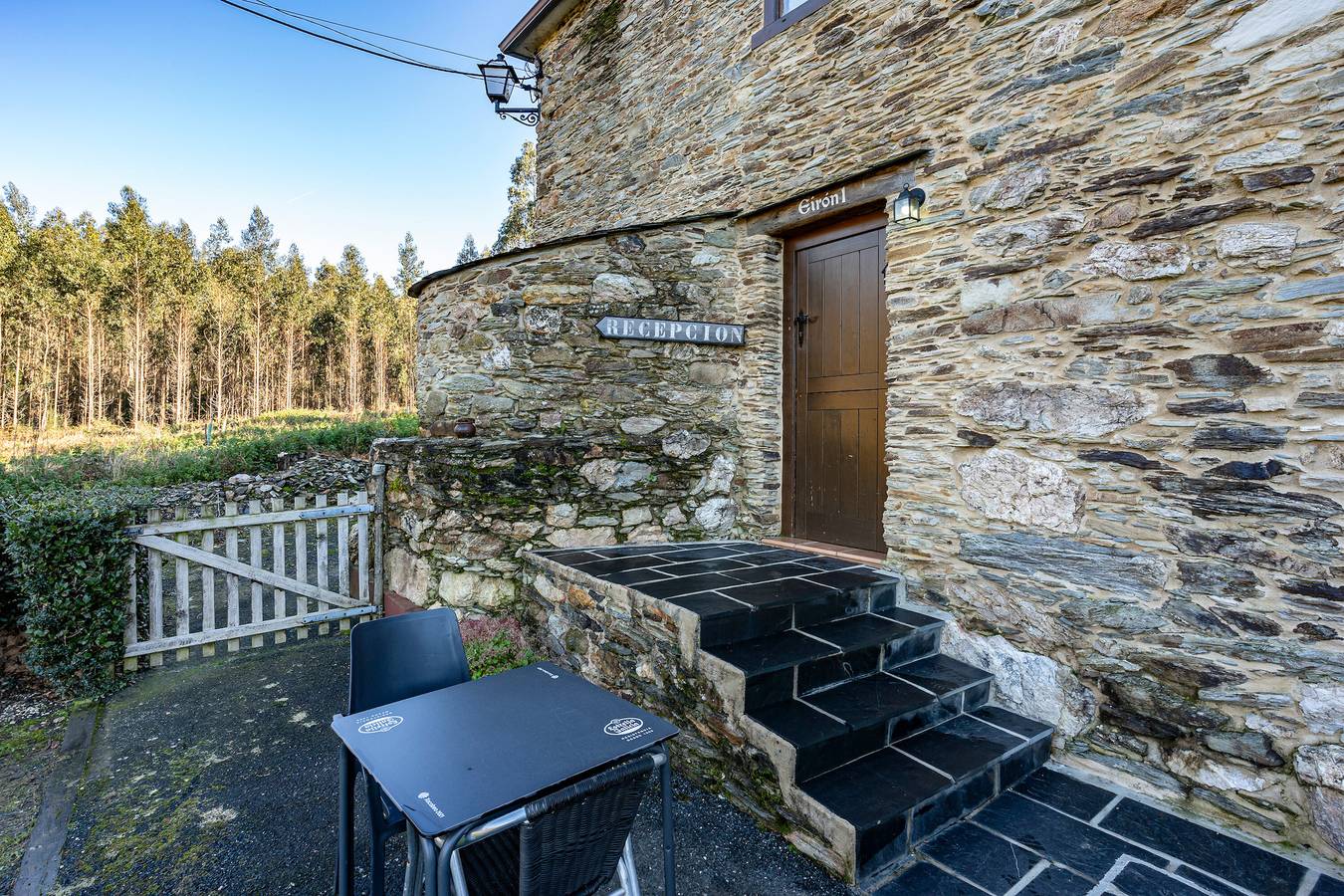 Landhaus 'Eiron' mit gemeinsamer Terrasse, privatem Garten und Wi-Fi in Ortigueira, Costa de Galicia