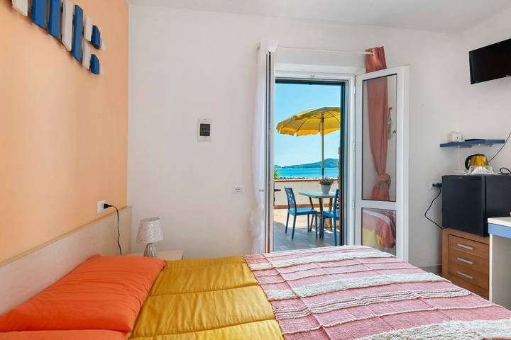 Sciabattica Room 1 with Sea View, Private Terrace and Wi-Fi in Spiagga Margidore, Capoliveri