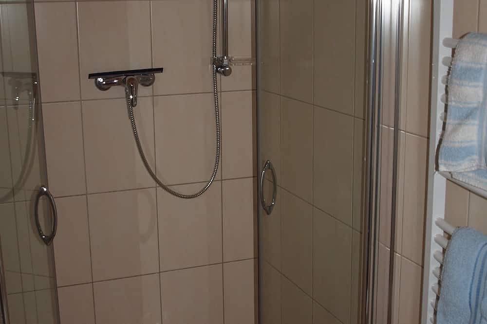 Ganze Wohnung, Komfortabel,günstig, ruhig, am Hafen mit Wiesen umgeben,Haustiere willkommen in Pruchten, Vorpommern-Rügen