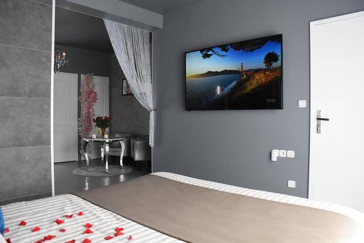 Gîte pour 2 personnes, avec terrasse ainsi que jardin et jacuzzi dans Torcy - 4