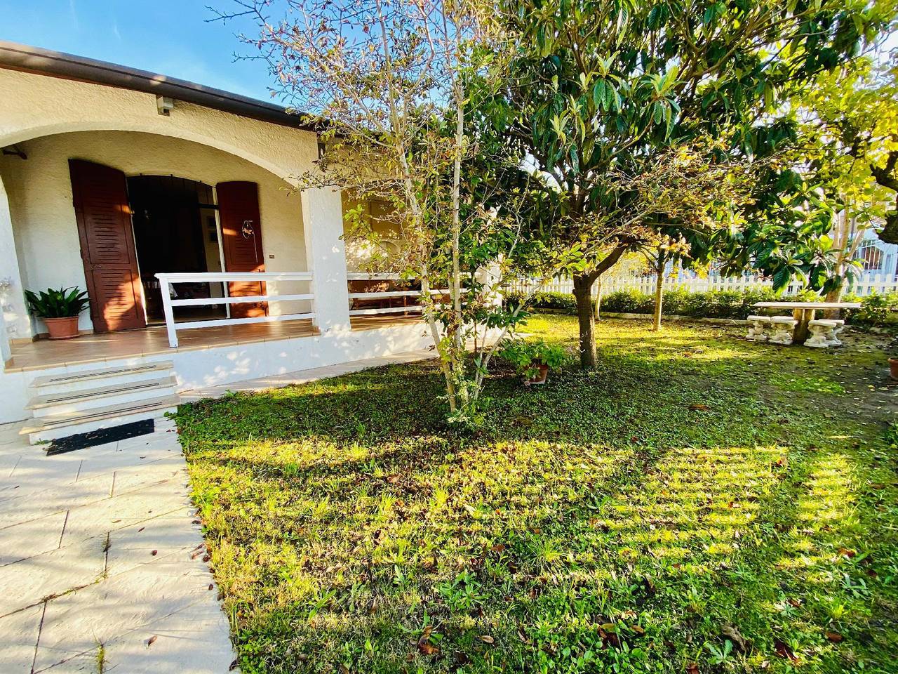 Prestigious villa, climate, 300 metres from the sea in Lido delle Nazioni, Ferrara Province