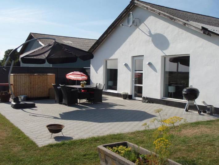 Privatzimmer für 2 Personen, mit Whirlpool und Terrasse sowie Garten und Ausblick