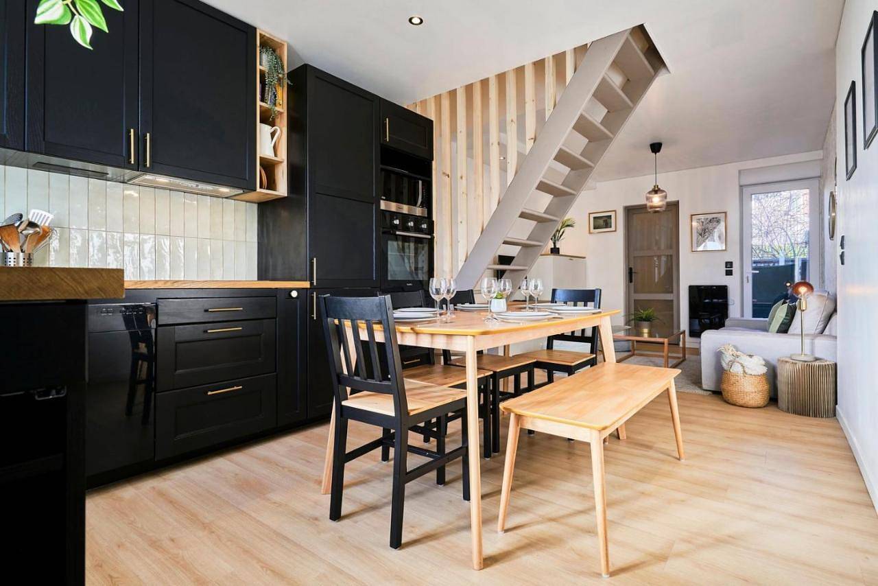 Two bedroom house with courtyard, quiet in Saint-André-lez-Lille, Région de Lille