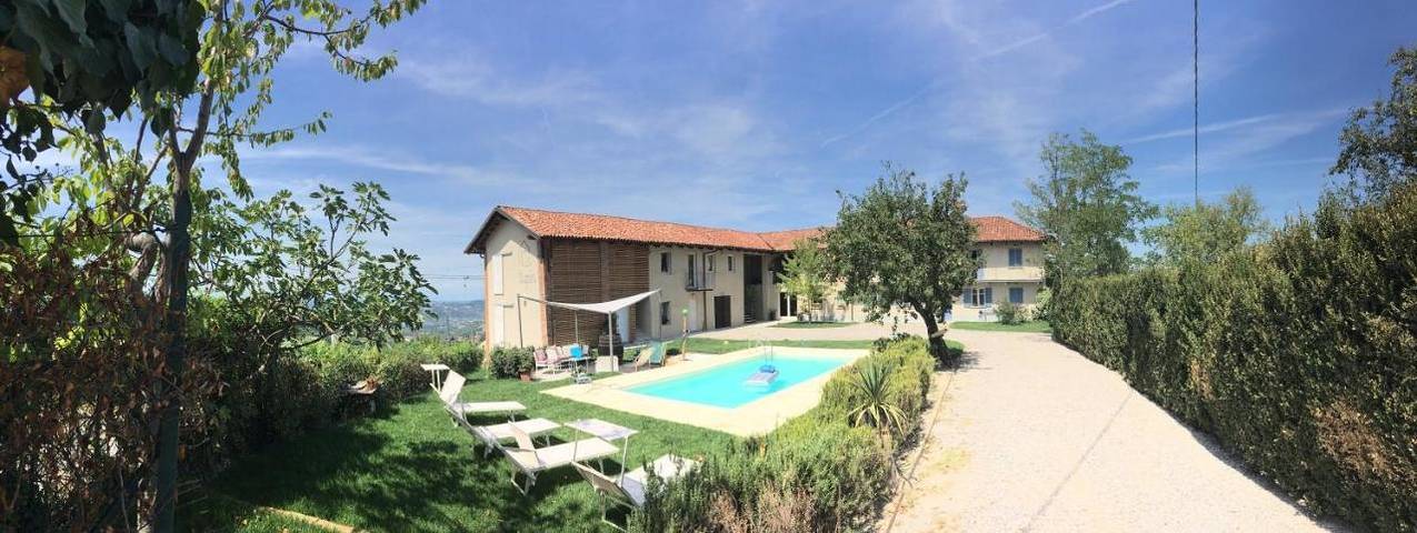 Chambre d’hôte pour 3 personnes, avec jardin ainsi que piscine et vue, adapté aux familles à Treiso