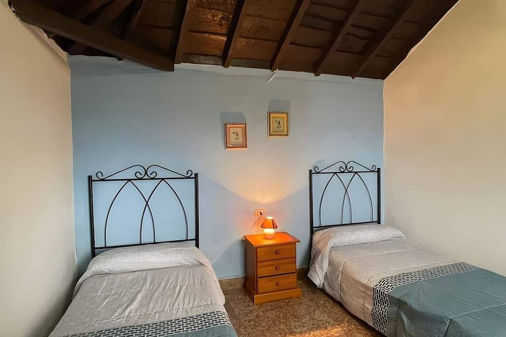 Casa Vacacional 'María José' con Vistas a la Montaña, Terraza Privada y Wi-Fi in El Granel, Puntallana