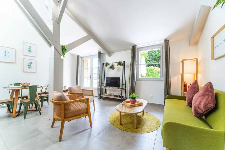 Gîte pour 2 personnes, avec jardin et piscine