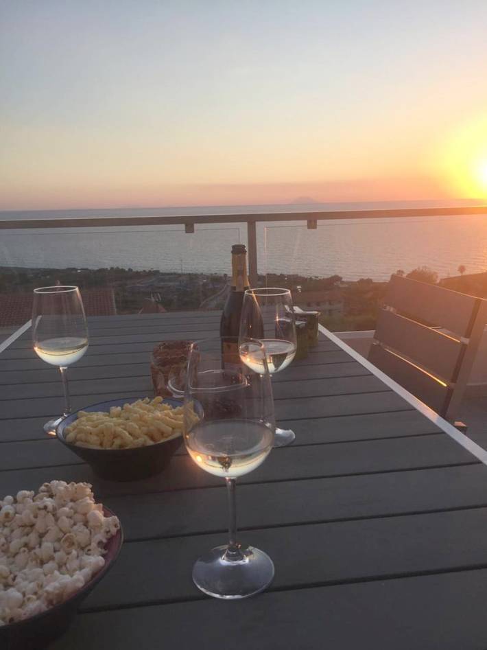Location de vacances pour 5 personnes, avec Balcon et Terrasse ainsi que Piscine et Vue à Zambrone