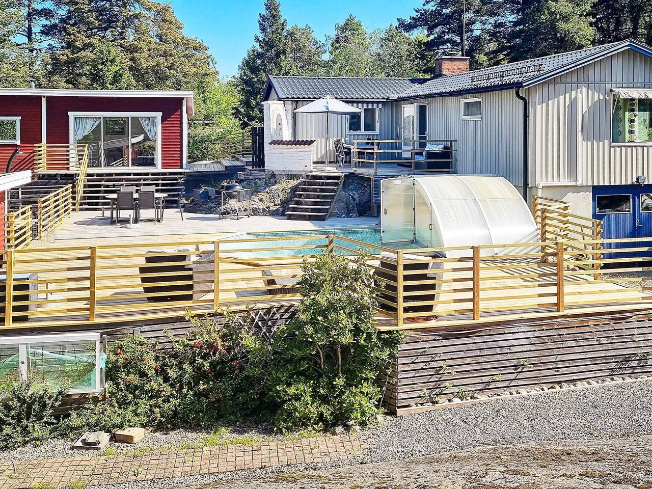 Hus för 8 Personer, med pool samt bastu och terass, barnvänlig
