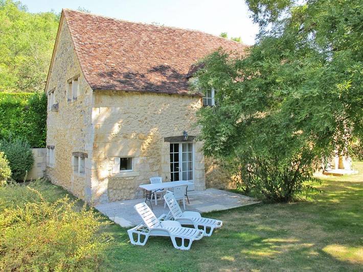 Gîte pour 2 personnes, avec terrasse ainsi que jardin et piscine à Saint-Georges-de-Montclard