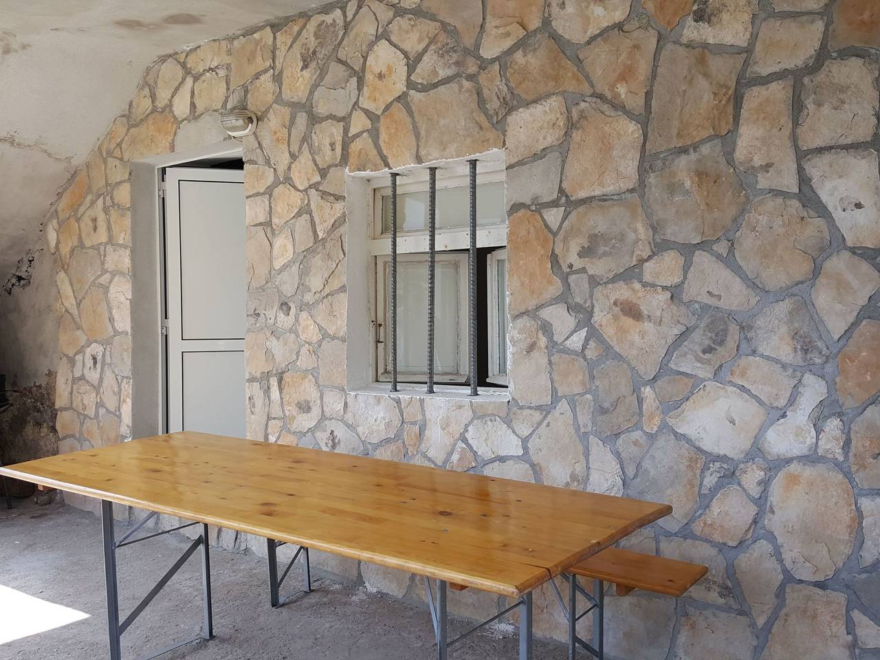 Weißes Haus Robinson mit Bbq und Terrasse in Gdinj, Hvar