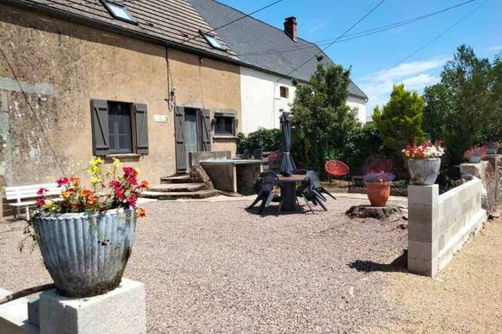 Location de vacances pour 4 personnes, avec jardin dans Saint-Brancher