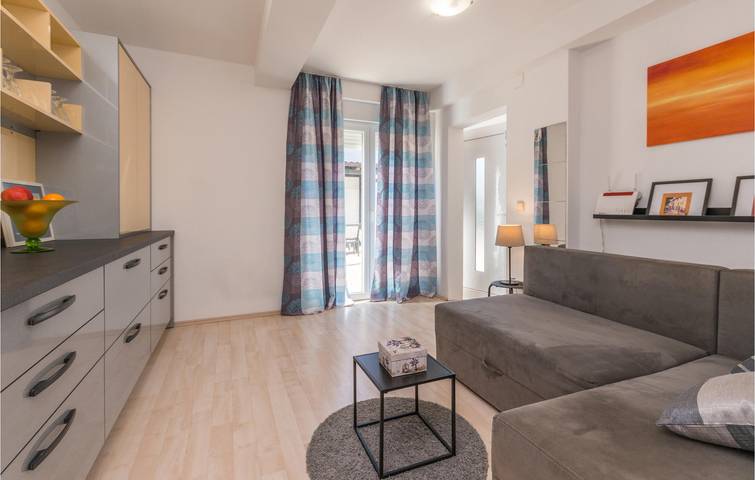 Ferienwohnung für 8 Personen, mit Terrasse und Garten in Pakostane - 4