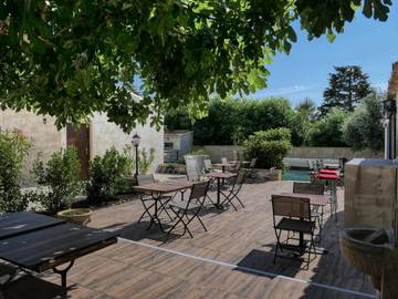 Chambre d’hôte pour 5 personnes, avec vue ainsi que piscine et jardin à Saint-Didier