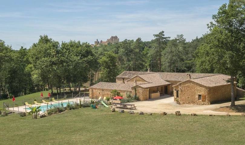 Location de vacances pour 14 personnes, avec Terrasse ainsi que Piscine et Vue à Biron