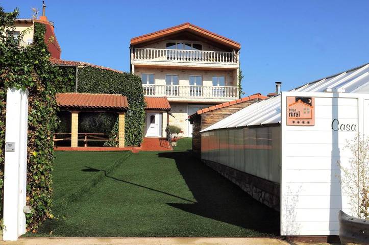 Apartamento para 16 personas, con Balcón y Terraza además de Jardín y Piscina en Abejar