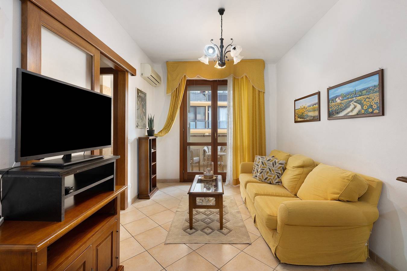 Appartamento intero, Appartamento 'Tuveri' con Terrazza Privata e Aria Condizionata in Oristano, Campidano