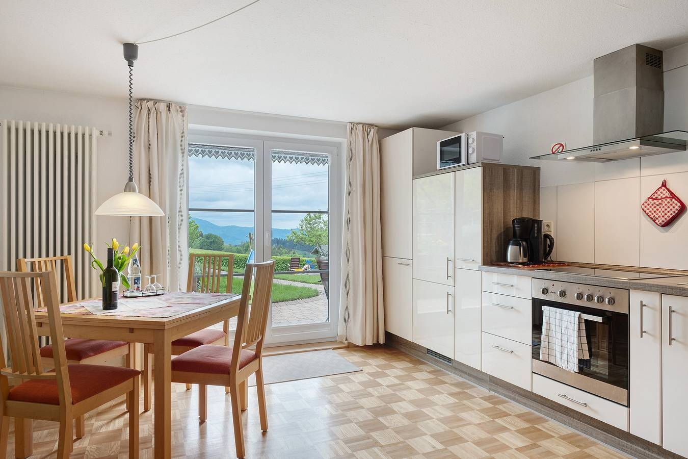 Ganze Wohnung, Ferienwohnung 'Gartenblick' mit Bergblick, privater Terrasse und Wi-Fi in Stegen, Südschwarzwald