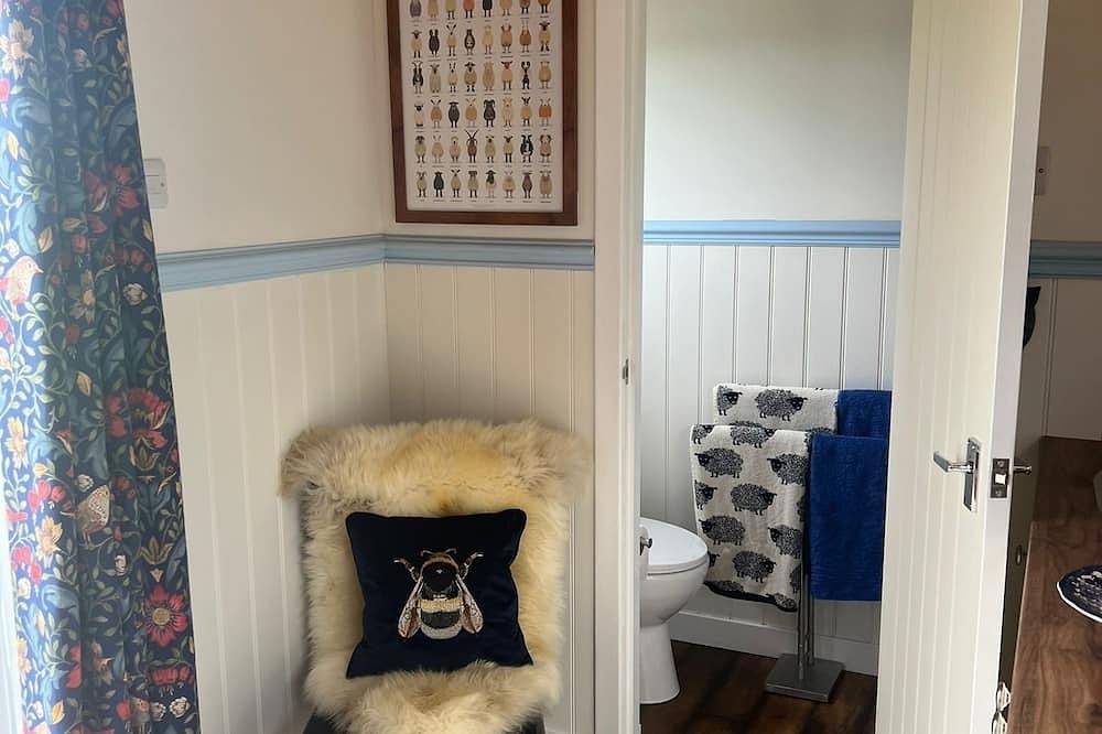 Wee Shepherds Hut Maybole Try country living for your next short break. in Firth Of Clyde