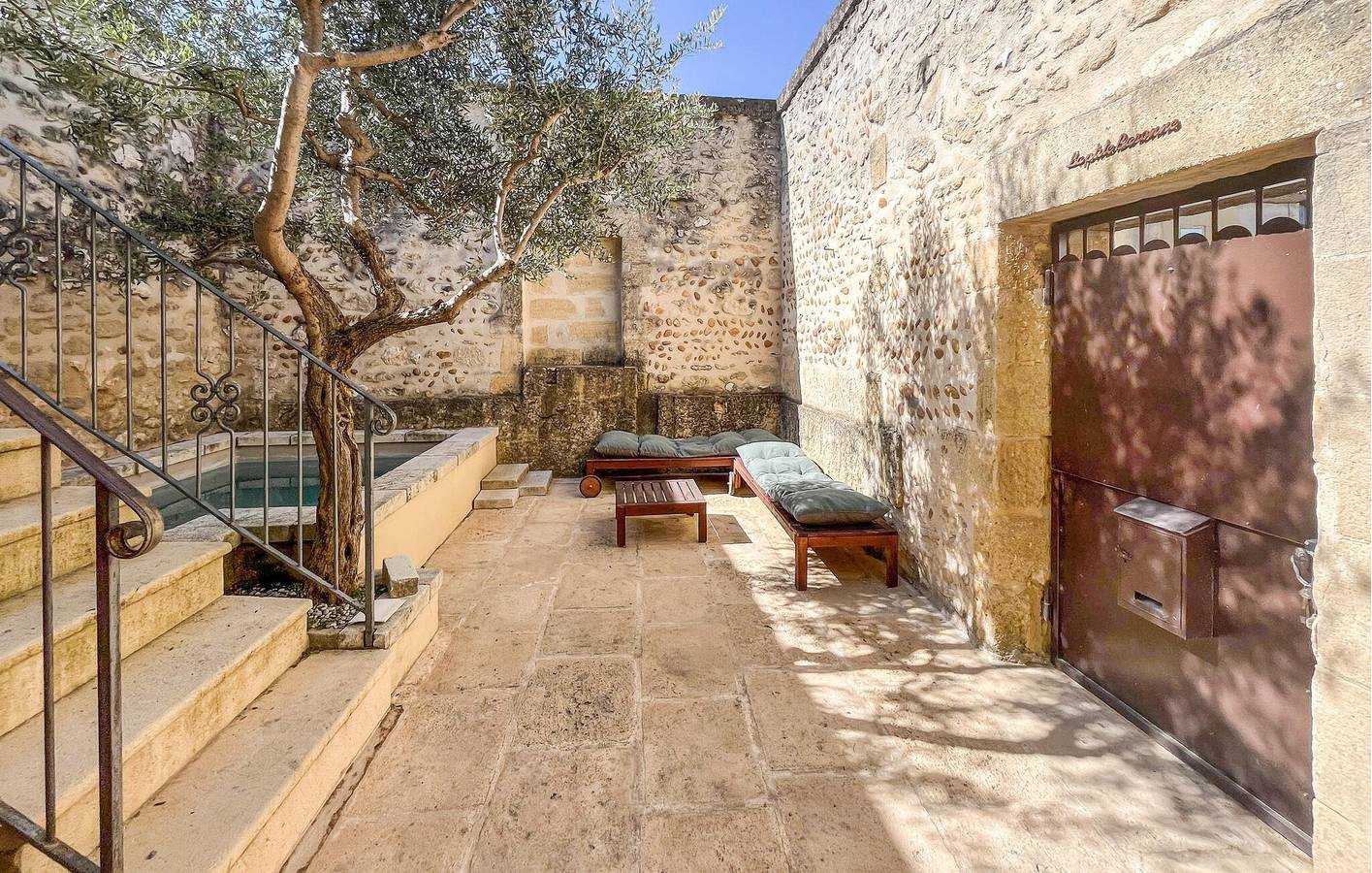 Charmant appartement de 150 m² près de Saint-Hilaire-d'Ozilhan, avec piscine et Wi-Fi in Saint-Hilaire-d'Ozilhan, Région de Nîmes