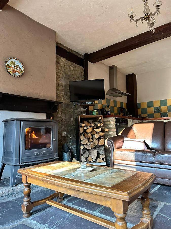 Location de vacances pour 4 personnes, avec vue ainsi que piscine et terrasse à Vireux-Wallerand