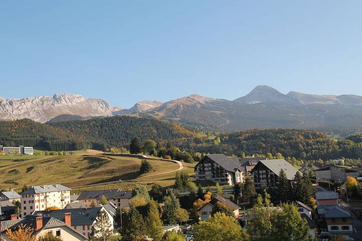 Chalet pour 4 personnes, avec piscine et balcon, animaux acceptés à Villard-de-Lans