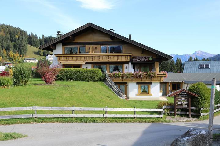 Ferienwohnung für 4 Personen, mit Garten und Sauna sowie Terrasse im Kleinwalsertal - 2