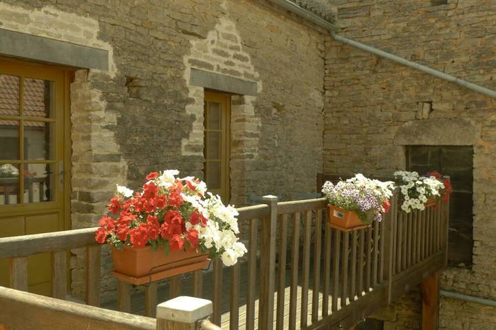 Gîte pour 4 personnes, avec terrasse dans Chateau De Bussy Rabutin